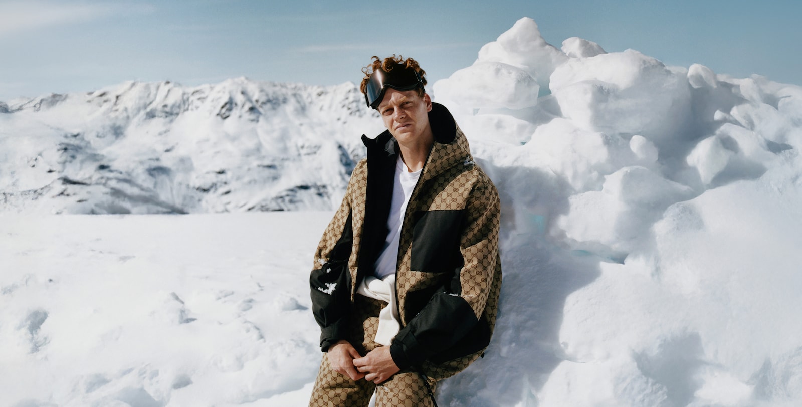 The House enters the world of winter sportswear with Gucci Altitude, featuring Jannik Sinner. Gucci Altitude