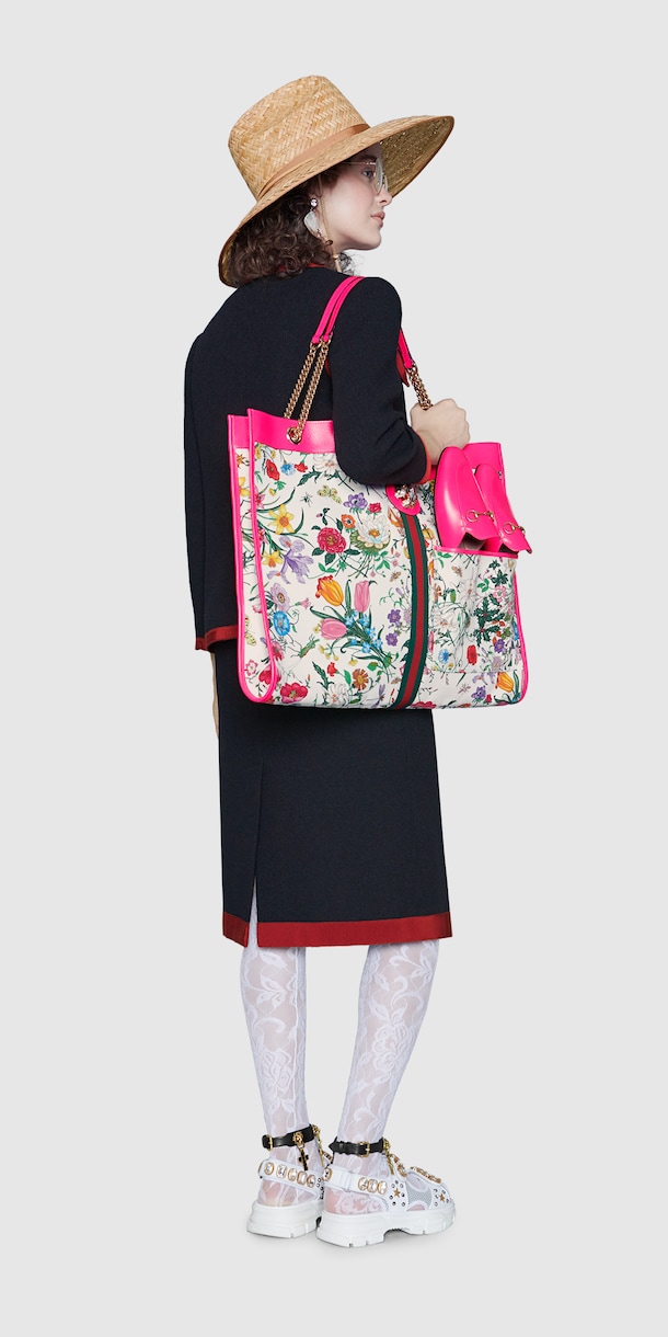 الإطلالة 76 Back Side