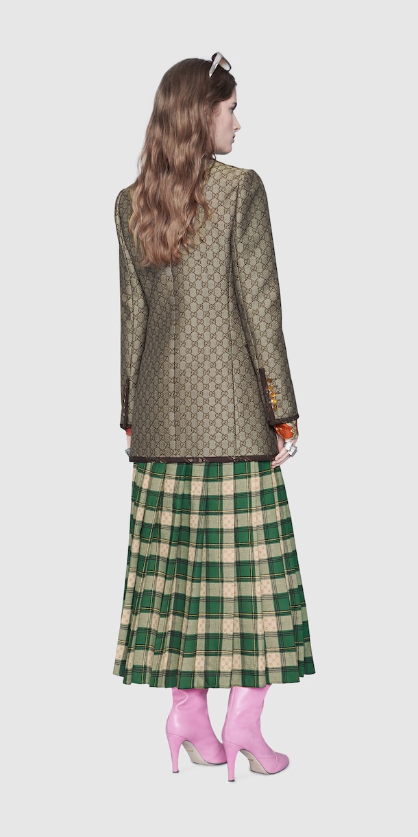 الإطلالة 99 Back Side