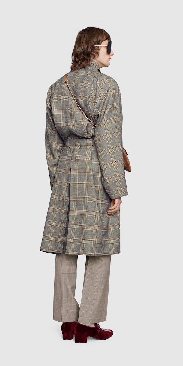 الإطلالة 38 Back Side