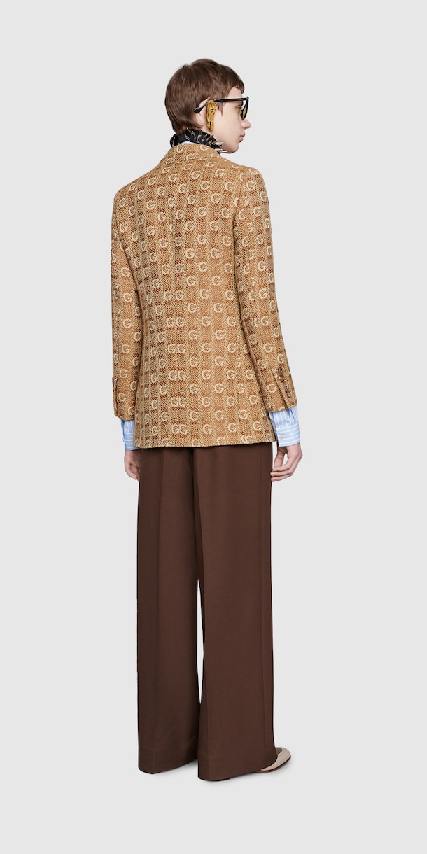 الإطلالة 9 Back Side
