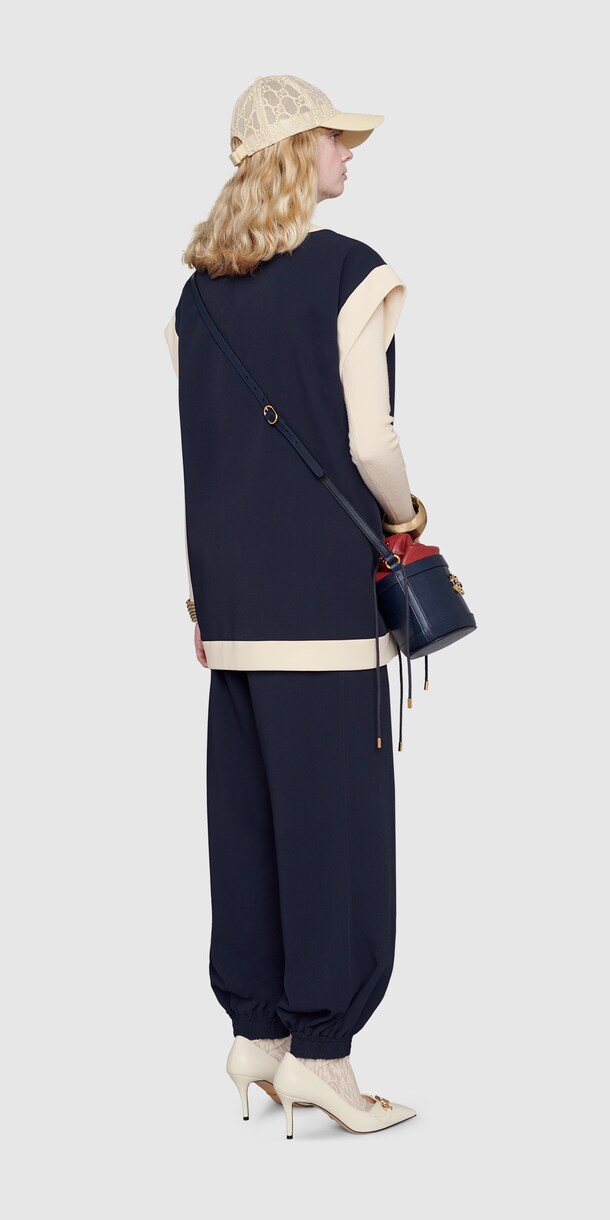 Alternative Look 225 Back Side