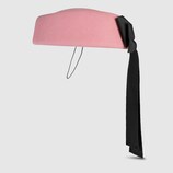 Cappello in feltro con fiocco sul retro