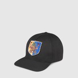 Baseball hat with crest
