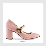 Patent leather mid-heel pump with bee