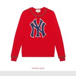 Women's sweater with NY Yankees™ patch