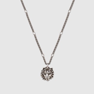Collier avec pendentif tête de lion