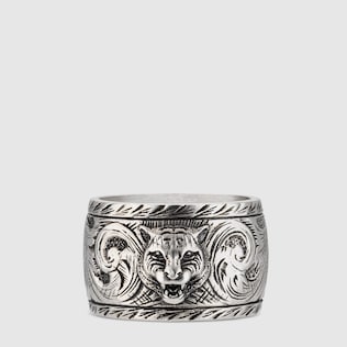 Breiter Ring aus Silber mit Felinekopf