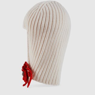 Gorro de lana con flor de cristal