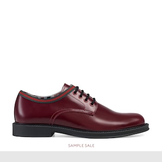 Scarpa in pelle con dettaglio Web