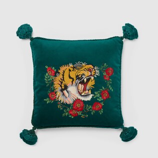 Samtkissen mit Tiger-Stickerei