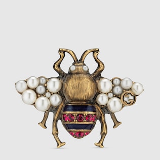 Bee ring with crystals and pearls