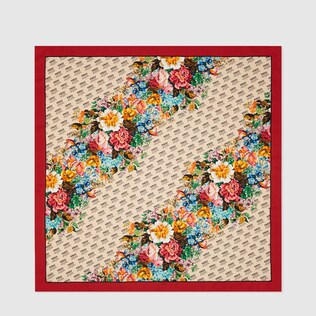 Foulard in seta con motivo Gucci Stamp e fiori
