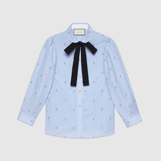 Chemise avec rose en fil coupé