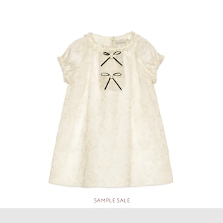 Vestido de Bebé de Seda Bordado