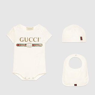 طقم هدايا قطنية مزيّنة بشعار Gucci للأطفال الرضّع