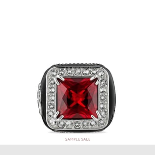 Ring mit Stein und Kristallen