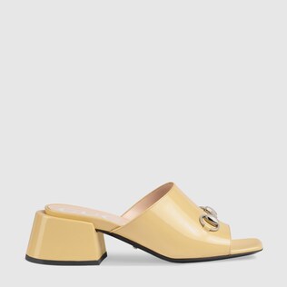 Patent leather mid-heel slide