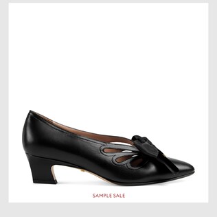 Leather pump with bow