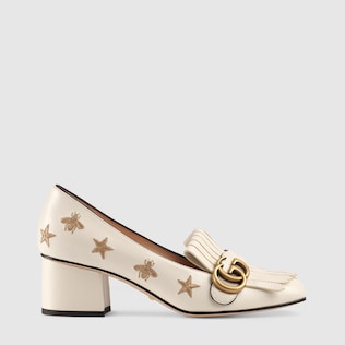 Pumps aus besticktem Leder mit Absatz