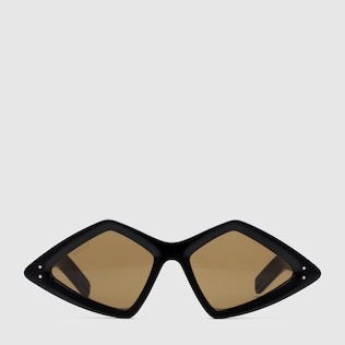 Sonnenbrille mit diamantförmigem Rahmen