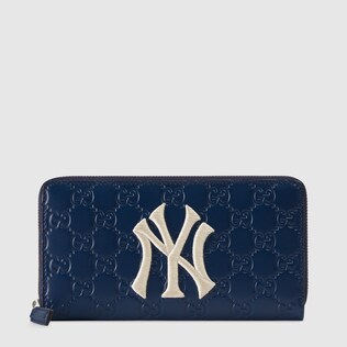Zip around wallet with NY Yankees™ patch