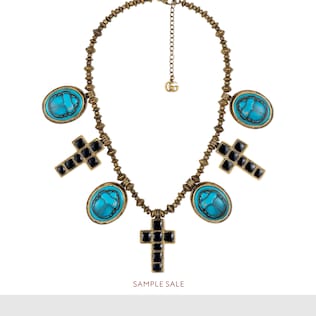 Collier à motif camée et pendentifs croix