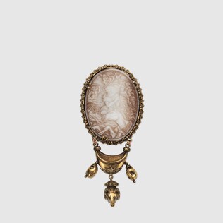 Broche à motif camée
