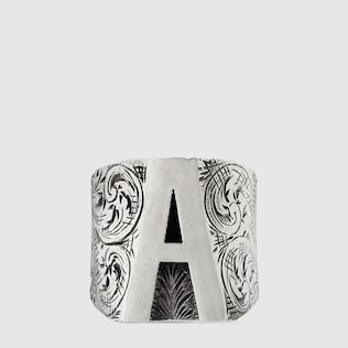 Buchstabe-„A“-Ring aus Silber