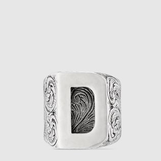 Buchstabe-„D“-Ring aus Silber