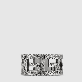 Anillo de Plata con Motivo de G Cuadrada