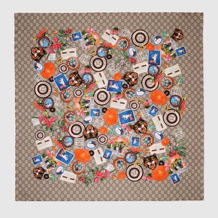 Foulard in seta con stampa Gucci Courrier