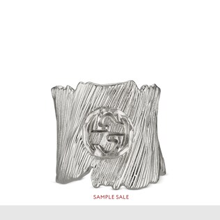 Bague en métal texturé avec détail GG