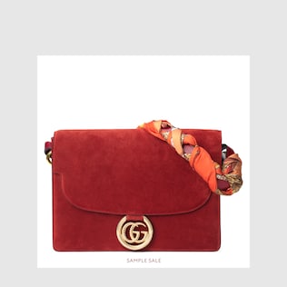 Mittelgroße Schultertasche mit Schal
