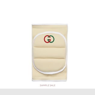 Kneepad with embroideries