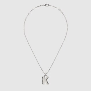 Halskette aus Silber mit „K“-Anhänger