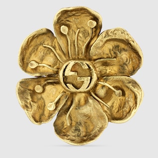 Metal ring with floral detail