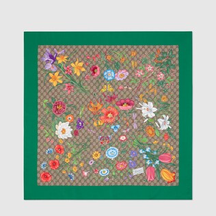Foulard en soie à imprimé GG Flora – exclusivement en ligne