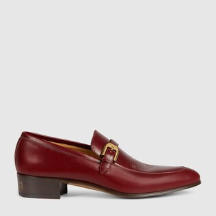 Mocasín de piel con detalle perforado
