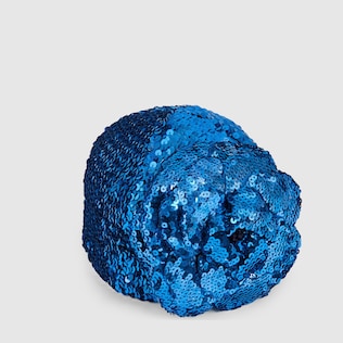 Chapeau orné de sequins avec broderie fleur appliquée