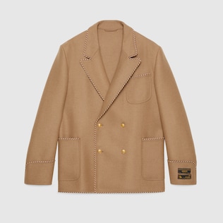 Jacke aus Kamelwolle mit Etiketten