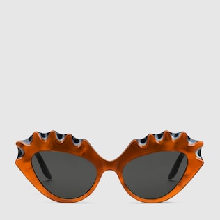 Sonnenbrille in Katzenaugenform
