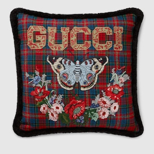 Coussin en laine à carreaux avec papillon