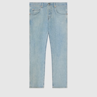 Schmal zulaufende Hose aus gewaschenem Denim