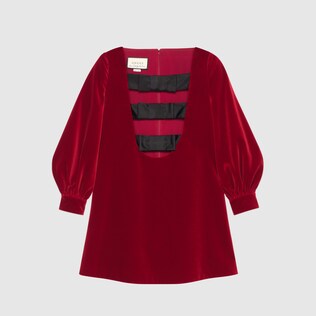 Vestido de terciopelo ajustado con lazos