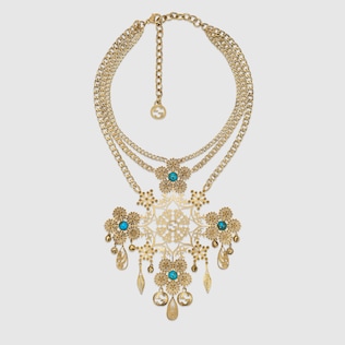 Collar con motivo floral y resina