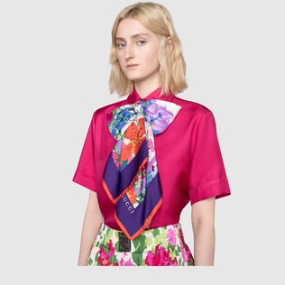 Lazo de seda con estampado de Ken Scott