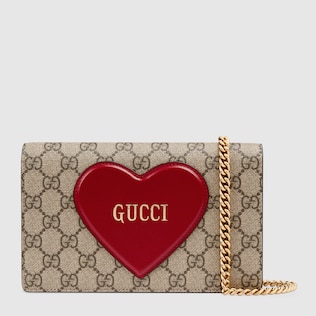 Brieftasche mit Kettenriemen zum Valentinstag
