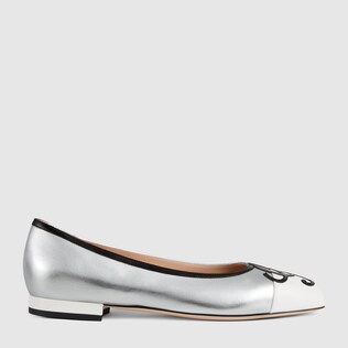 Women's ballet flat with G appliqué