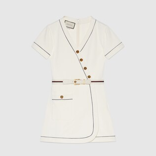 Kleid aus Jersey mit blauem Besatz und Gürtel